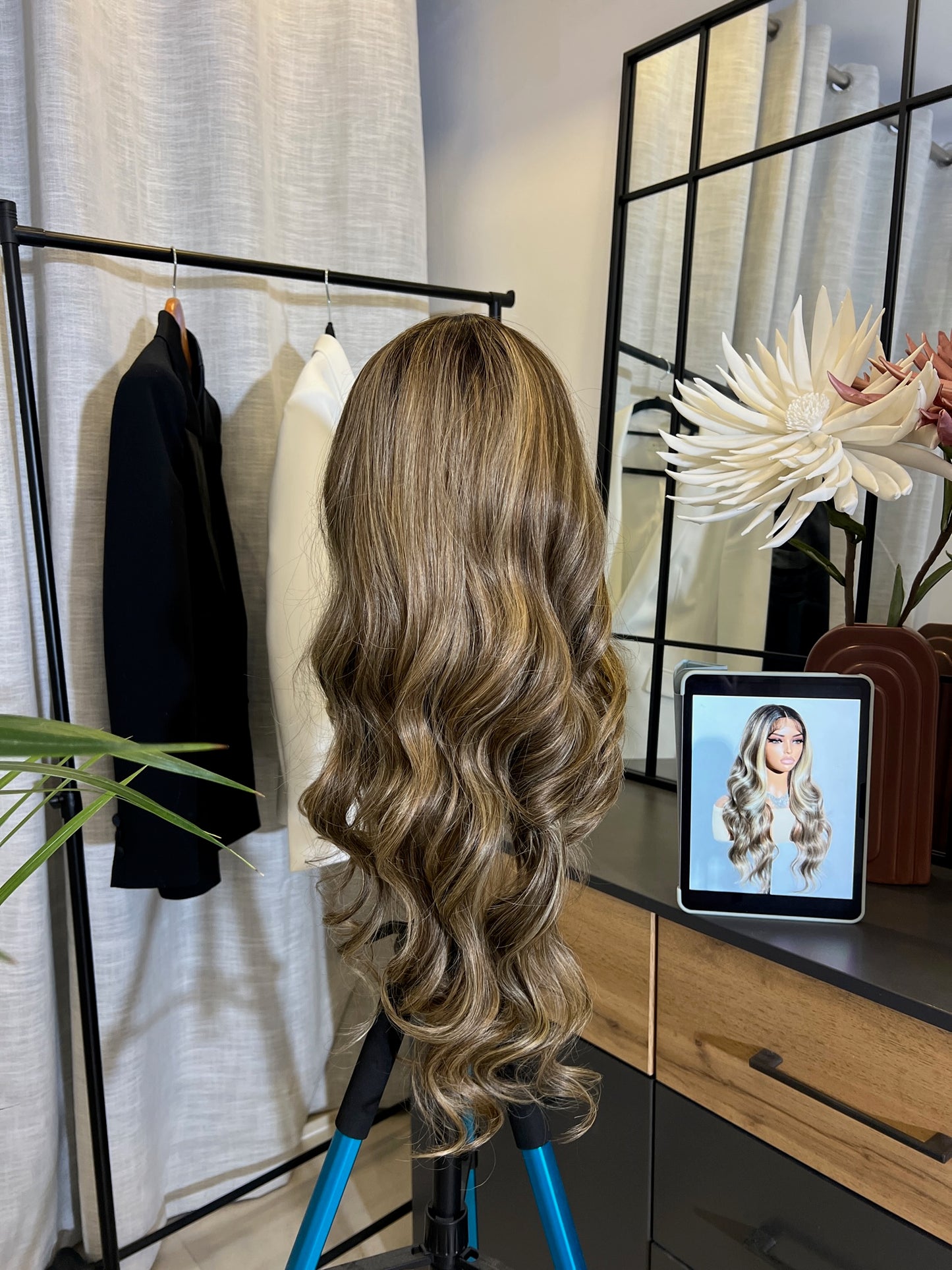 Elegant Body Wave 26 Inch Synthetic Lace Front Wig