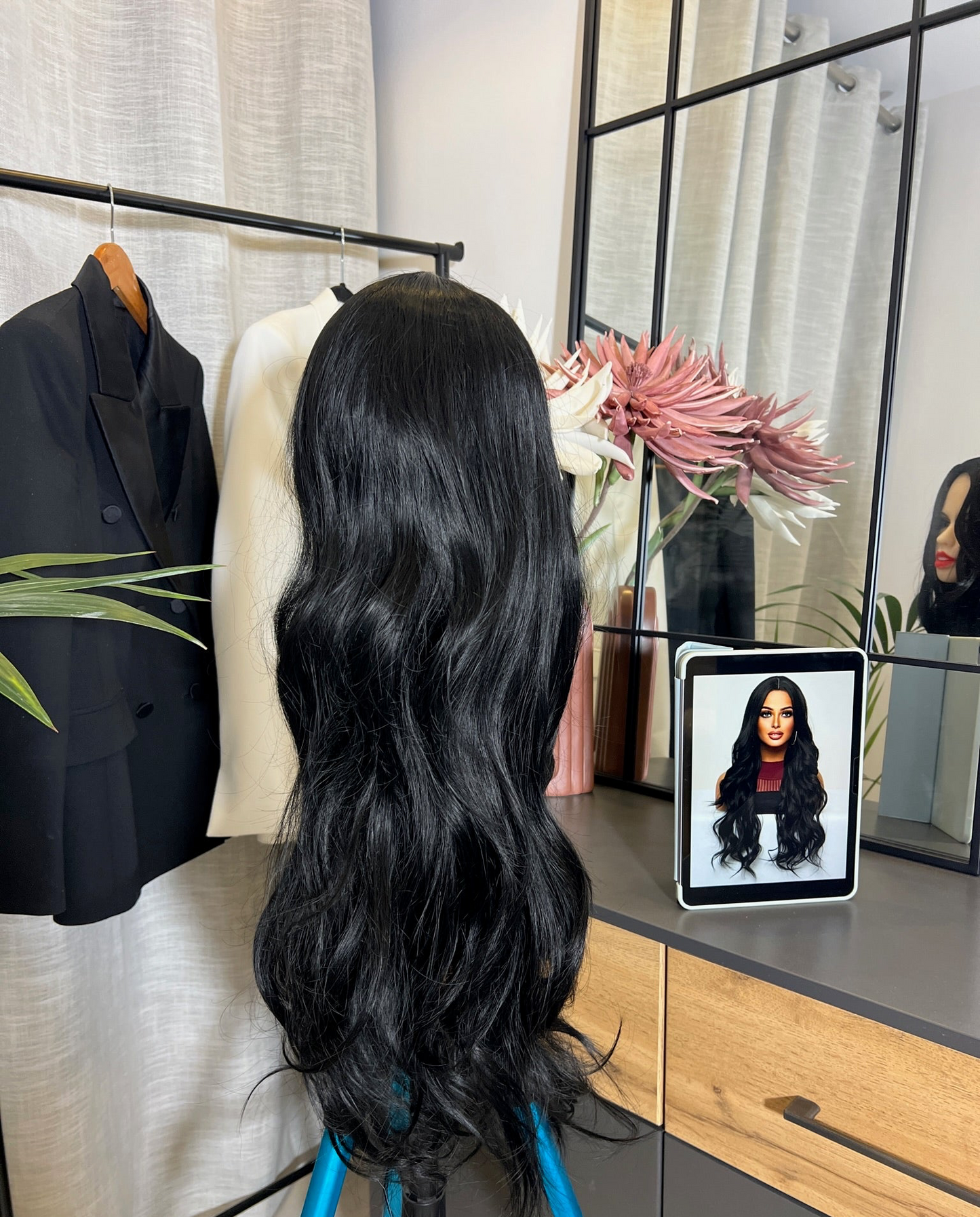 Black Long Wavy Synthetic Wig