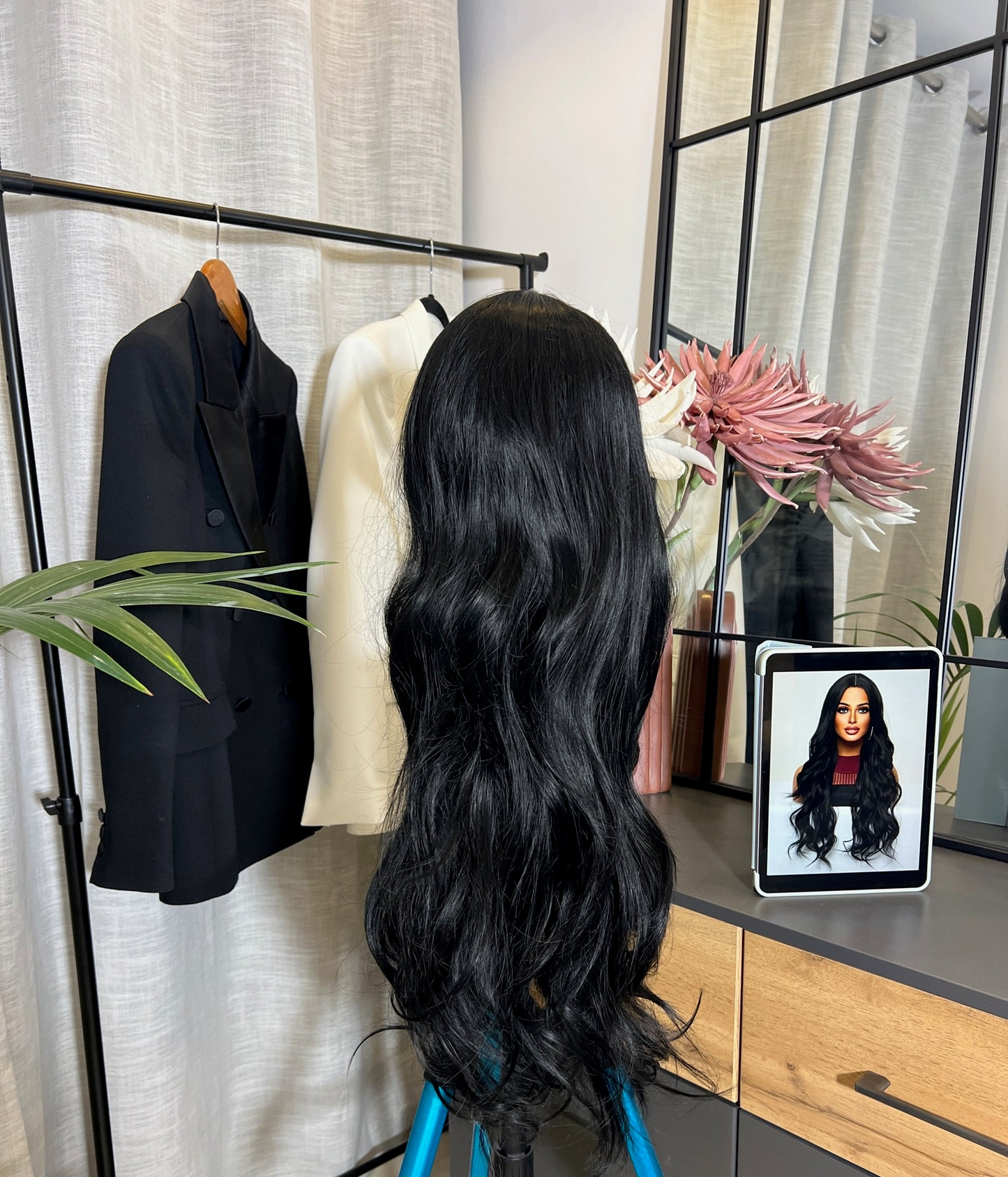 Black Long Wavy Synthetic Wig