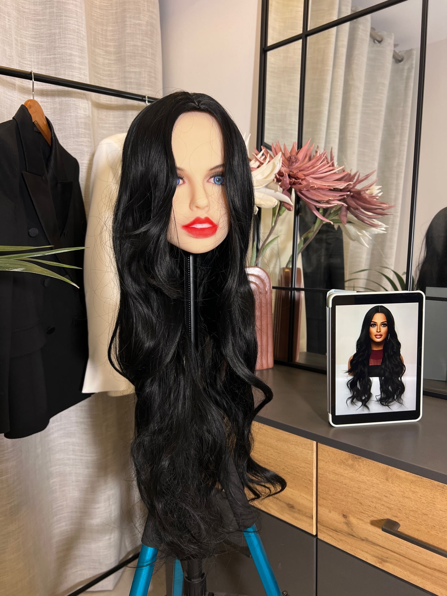 Black Long Wavy Synthetic Wig