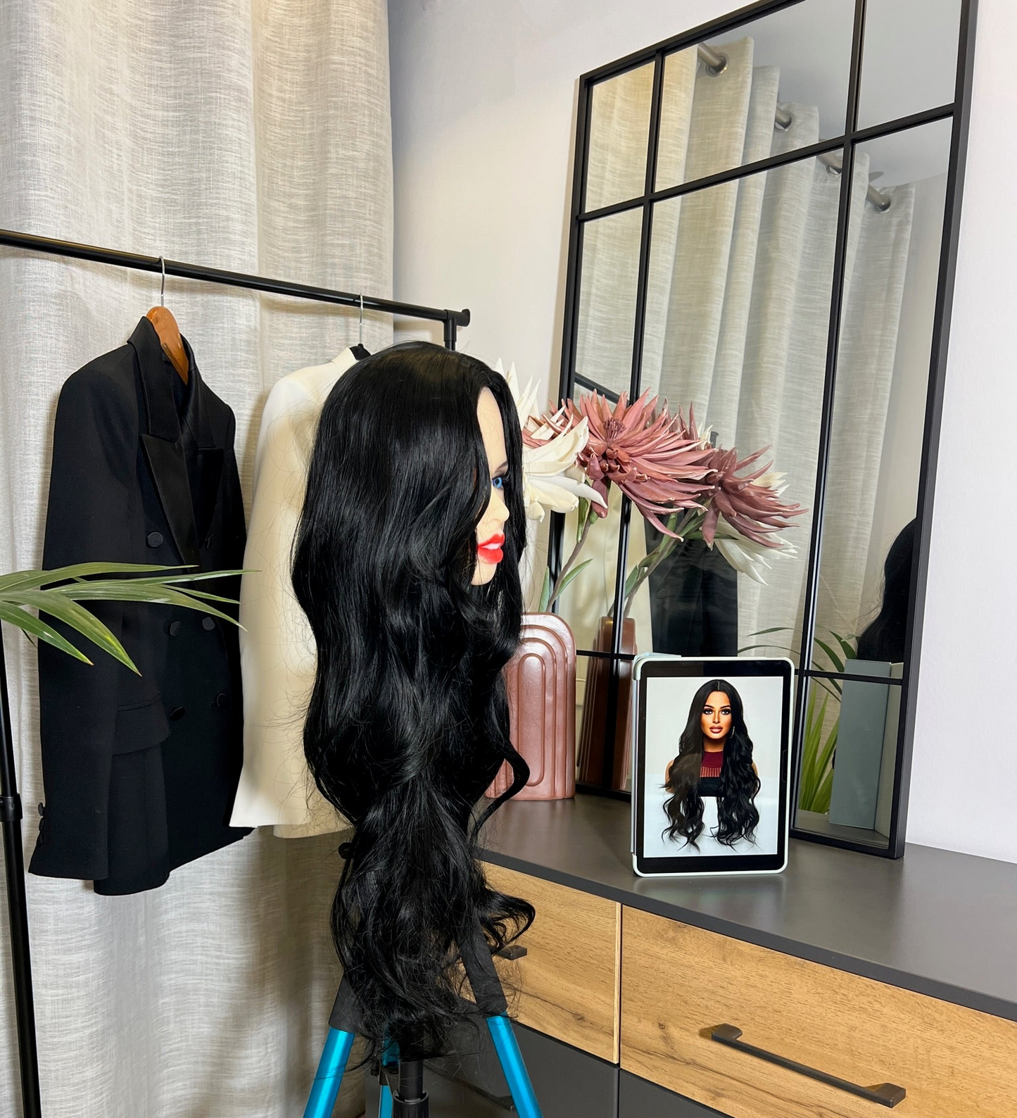 Black Long Wavy Synthetic Wig